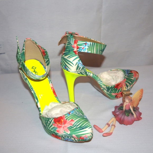Qupid Floral Platform Heels Size 9M NWOB Amazing Show Stoppers - Picture 1 of 6